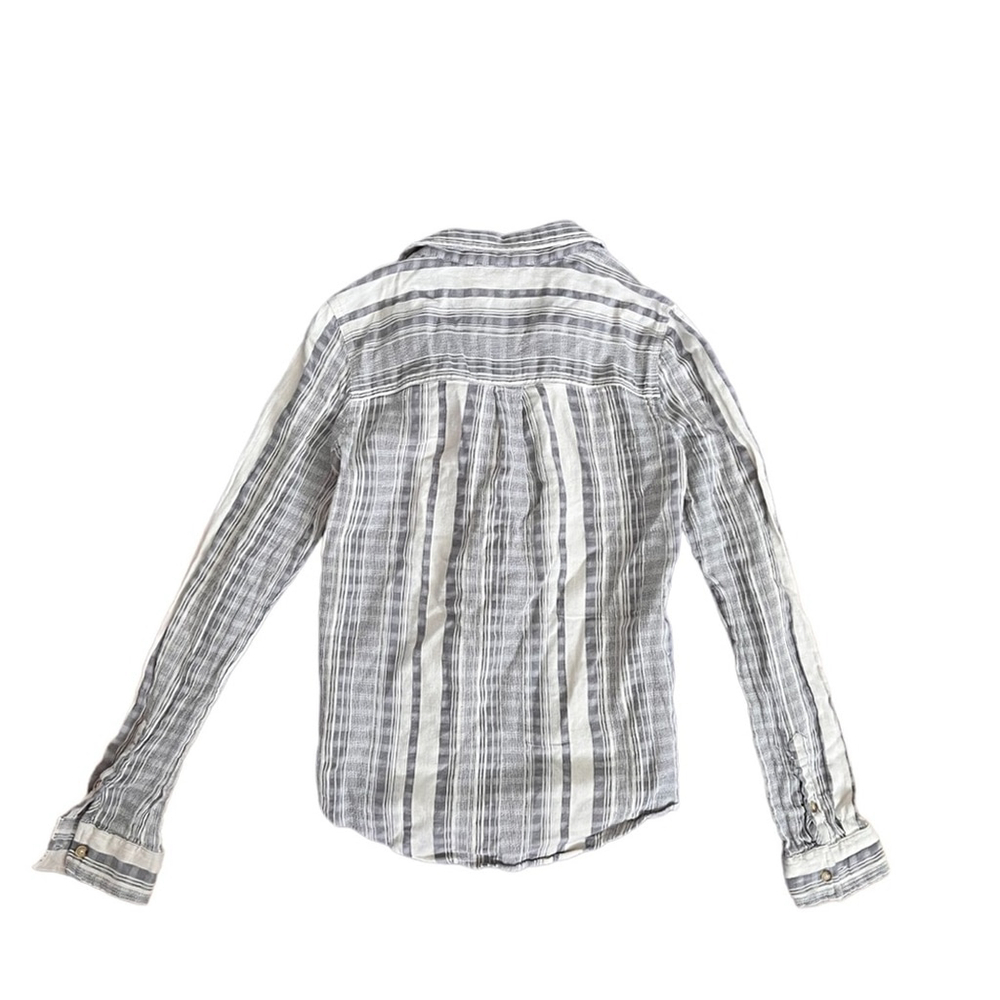 Abercrombie & Fitch 100% Cotton Blue and White Striped Casual Button Down Shirt. - Picture 2 of 4